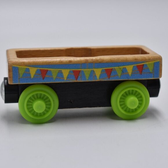Thomas & Friends The Train Birthday Cake Cargo Wooden Magnet Car Flatbed GGG69 - Picture 1 of 6